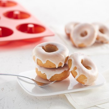 forma silikonowa do pieczenia, forma do donutów, forma do pączków z dziurką, silikonowa forma do donutów, forma do donutów Lekue, forma silikonowa Lekue, 0620406R01M022 Lekue