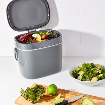 pojemnik na bio odpady, pojemnik na bioodpady 6,6L, kompostownik 6,6L, kompostownik oxo, jak wyrzucać odpady biodegradowalne, pojemnik na bioodpady do kuchni, pojemnik na odpady organiczne do kuchni, pojemnik do segregacji odpadów w kuchni