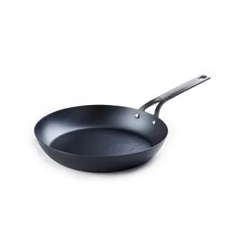 patelnia black steel, patelnia stal węglowa, stalowa patelnia, lekka patelnia, patelnia na ognisko, nowoczesna kuchnia, patelnia dla kucharza, patelnia indukcja, patelnia na indukcję, czarna patelnia, patelnia BK, patelnia 26 cm